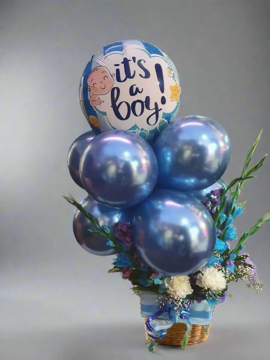 Discover stylish balloons adorned with delicate flowers. Perfect for adding charm and elegance to any celebration or special occasion.